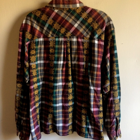 Women's Plaid Long Sleeve Blouse - Picture 2 of 5